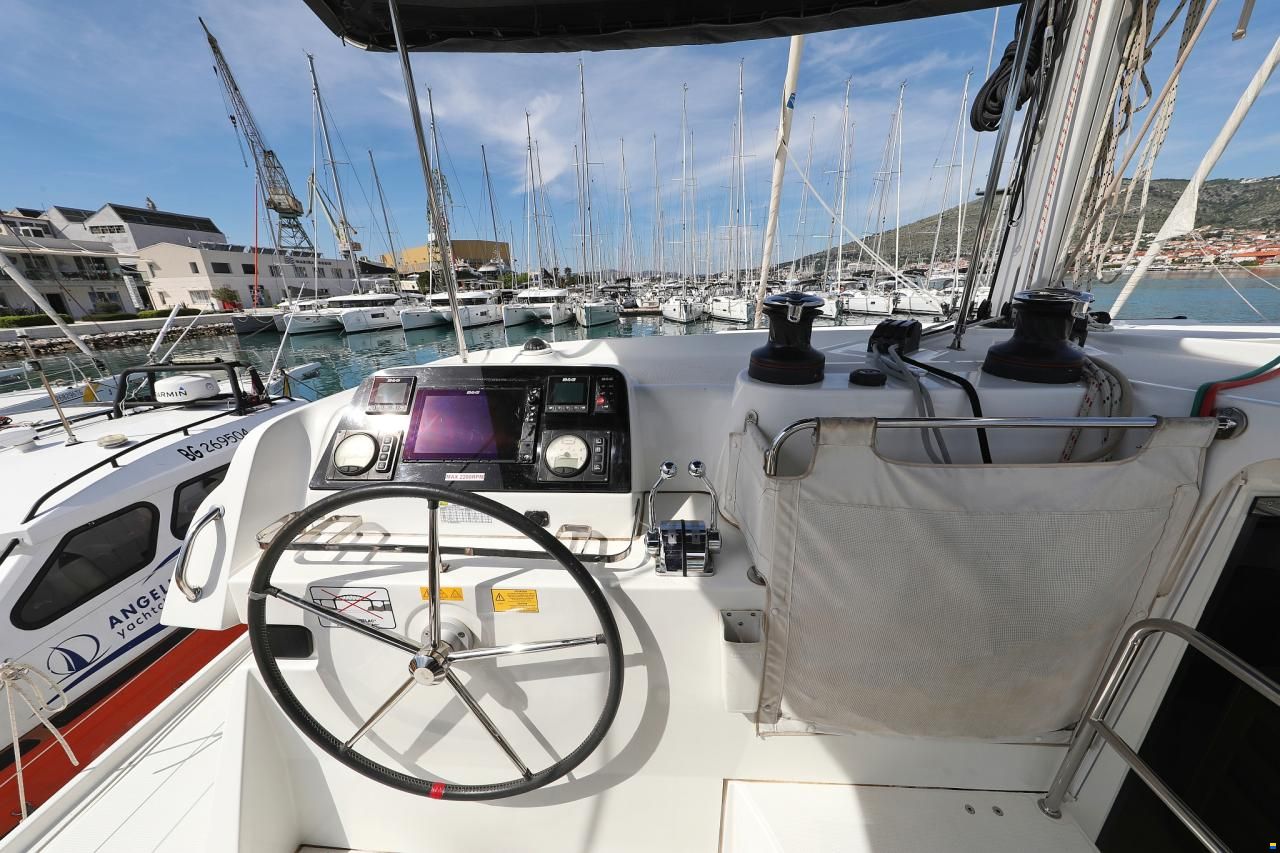 Lagoon 42