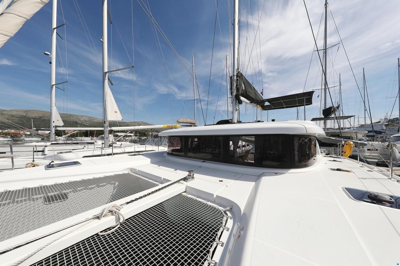 Lagoon 42