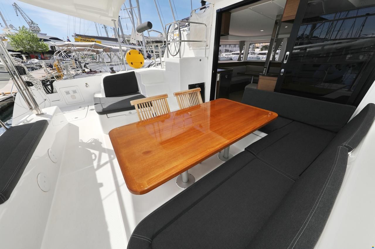 Lagoon 42