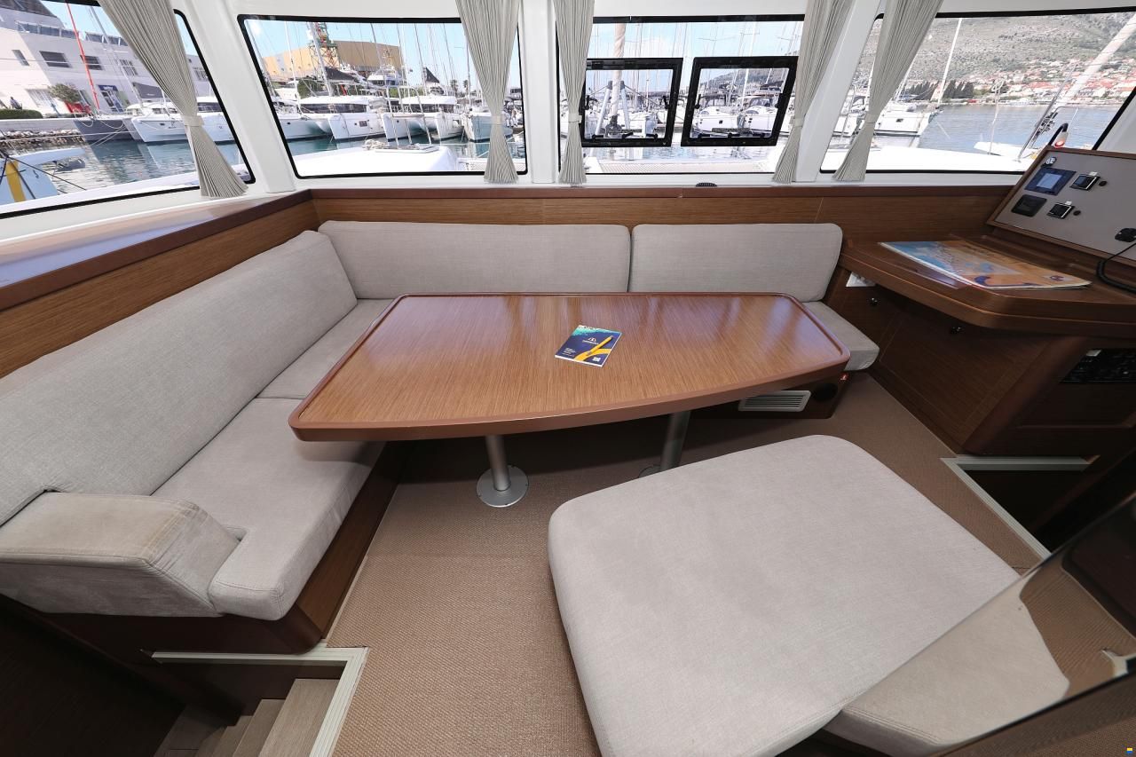 Lagoon 42