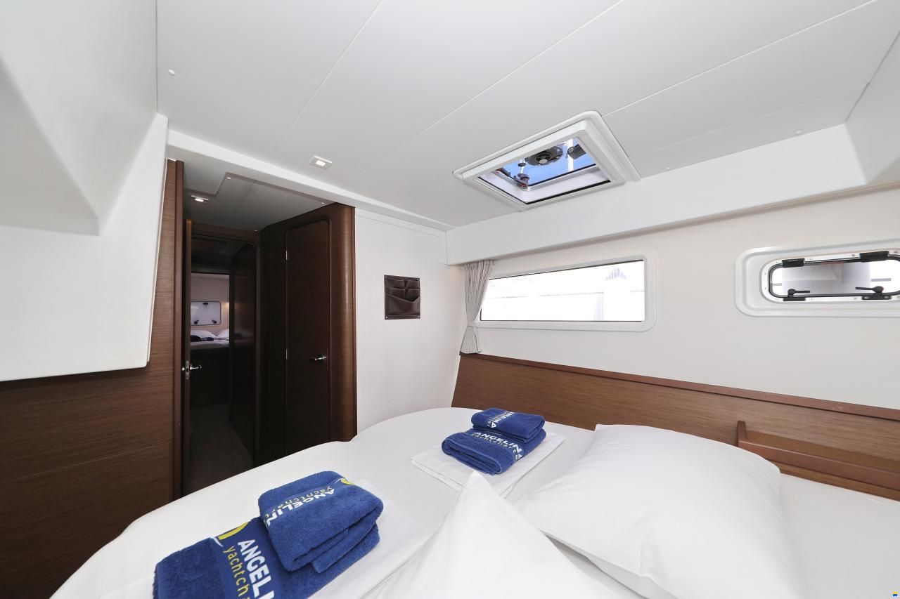 Lagoon 42