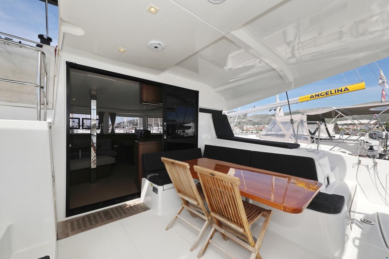 Lagoon 42
