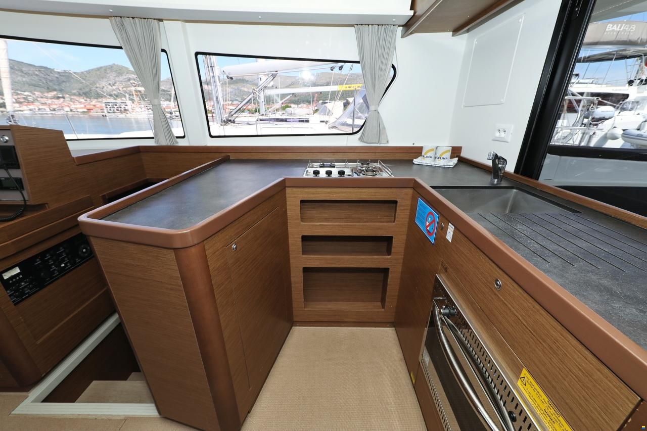 Lagoon 42
