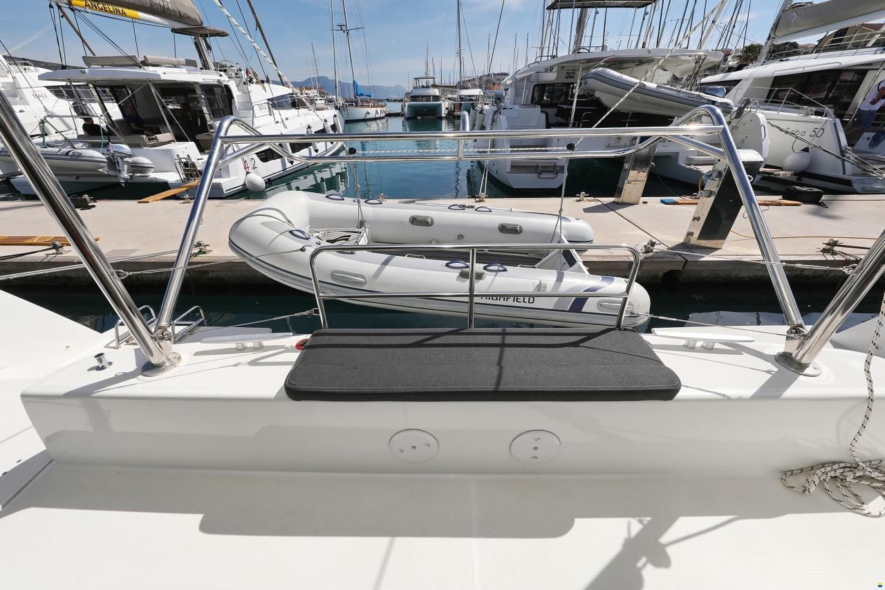 Lagoon 42