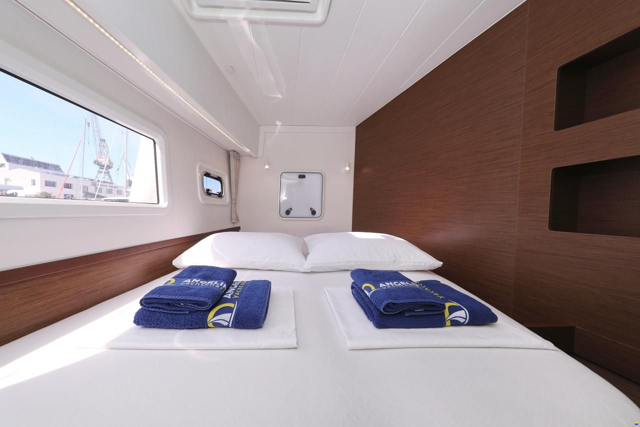 Lagoon 42