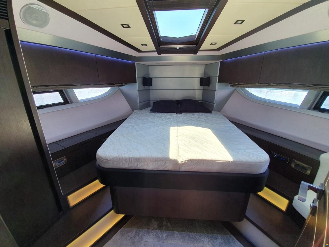 Galeon 700 Skydeck