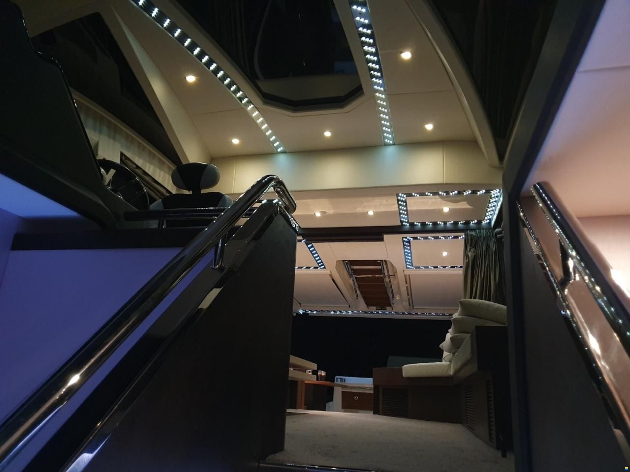 Galeon 700 Skydeck