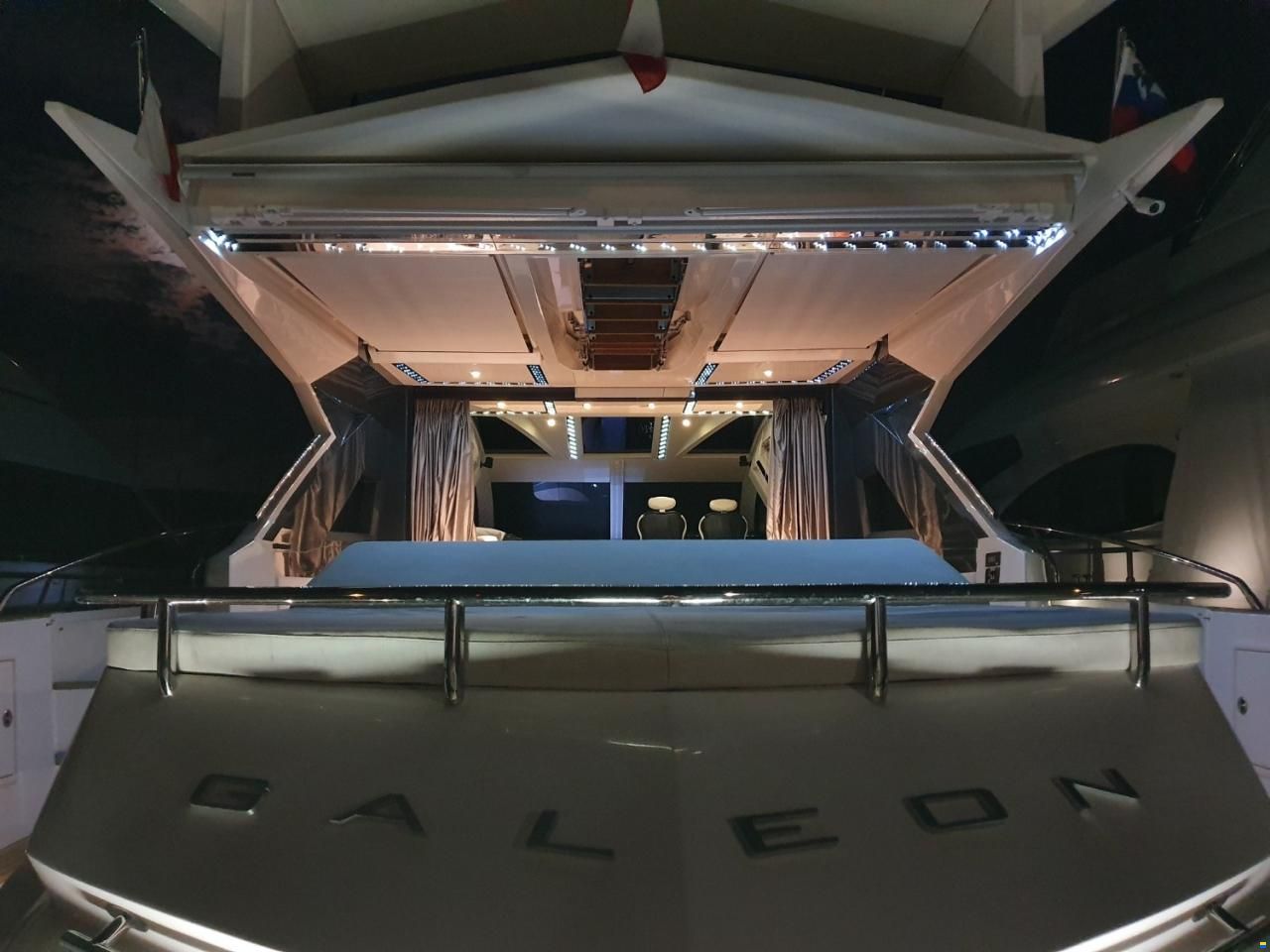 Galeon 700 Skydeck