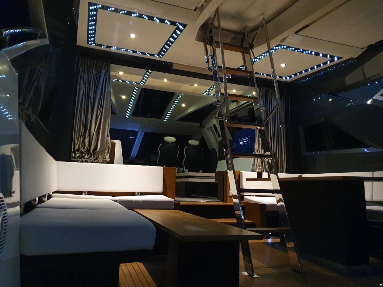 Galeon 700 Skydeck