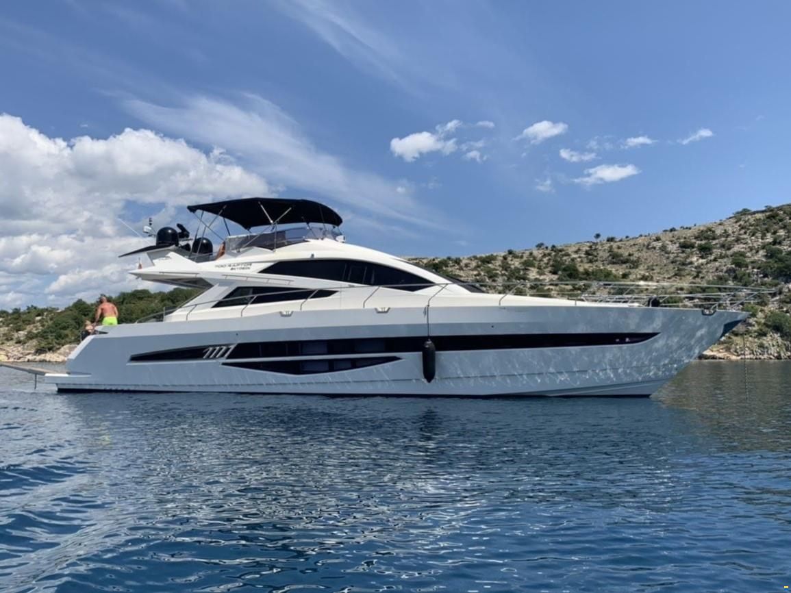 Galeon 700 Skydeck