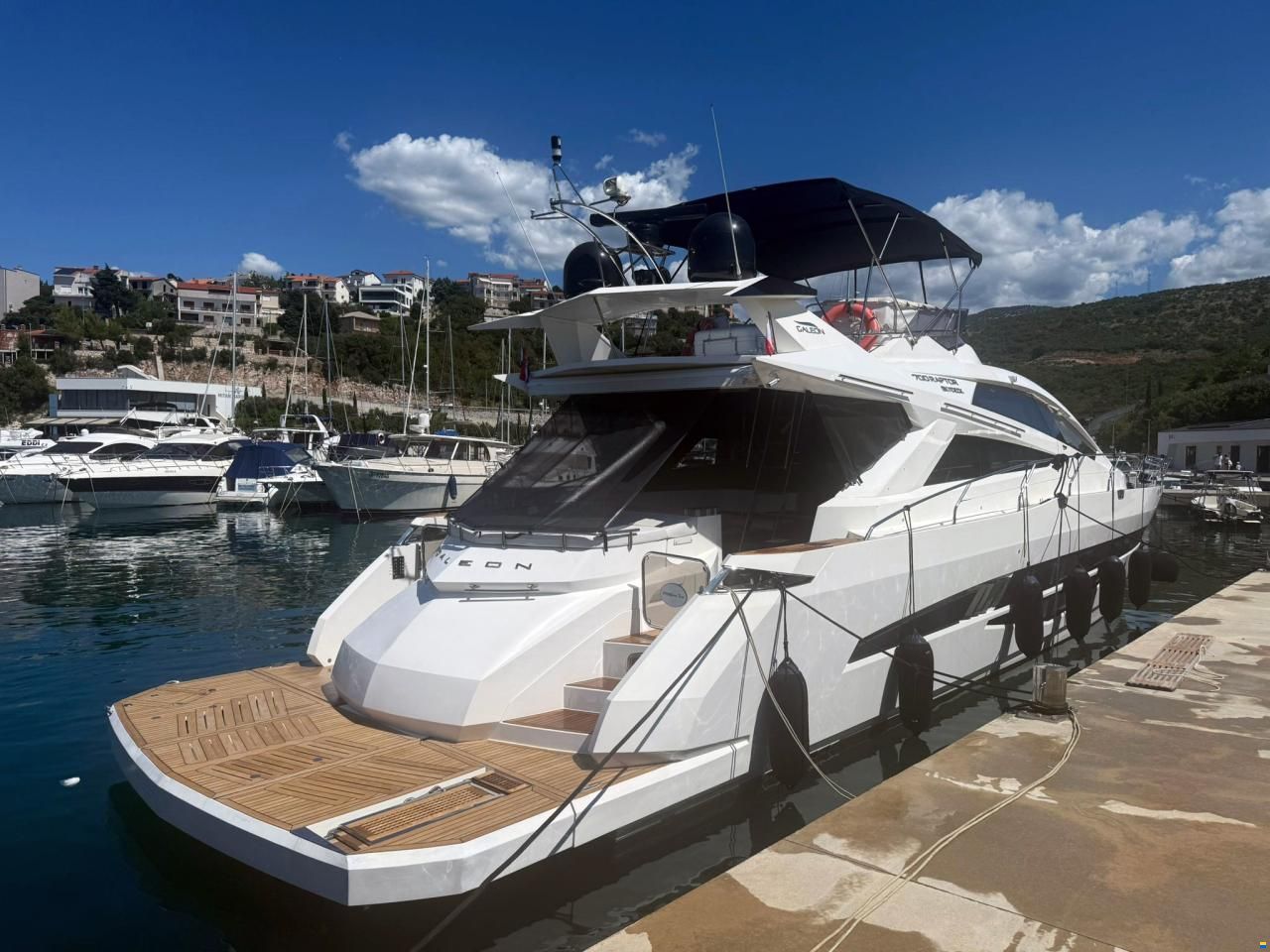 Galeon 700 Skydeck