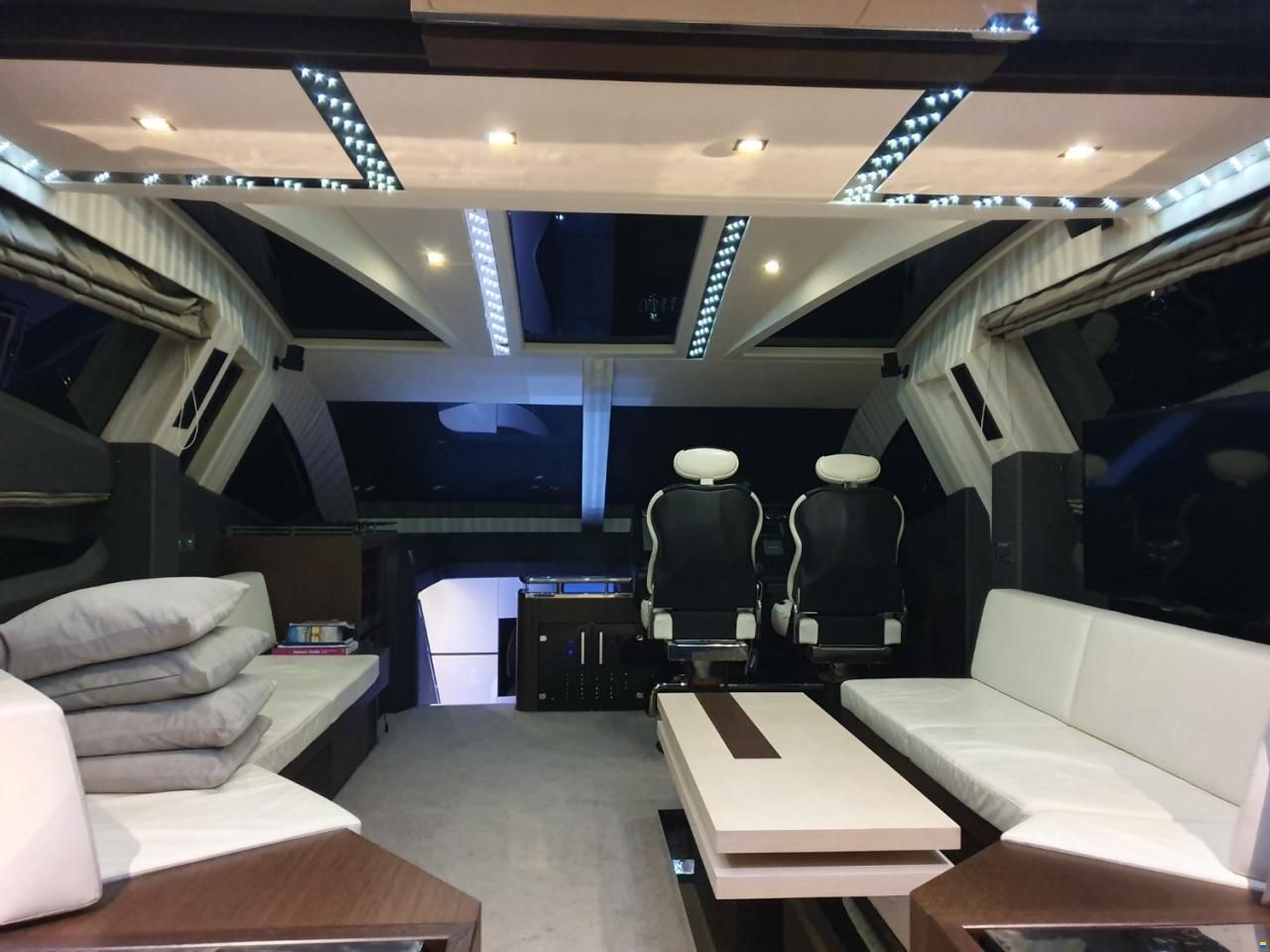 Galeon 700 Skydeck