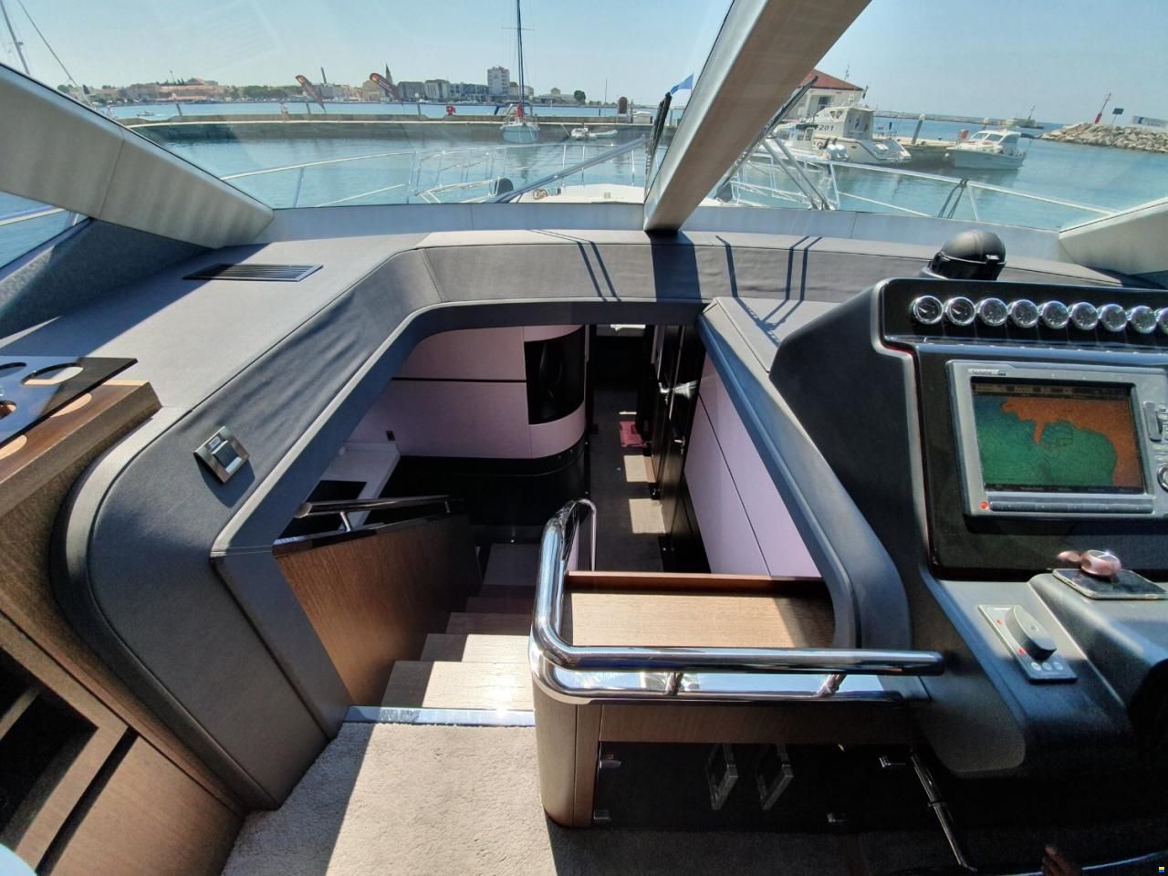 Galeon 700 Skydeck
