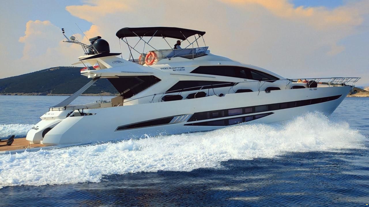 Galeon 700 Skydeck