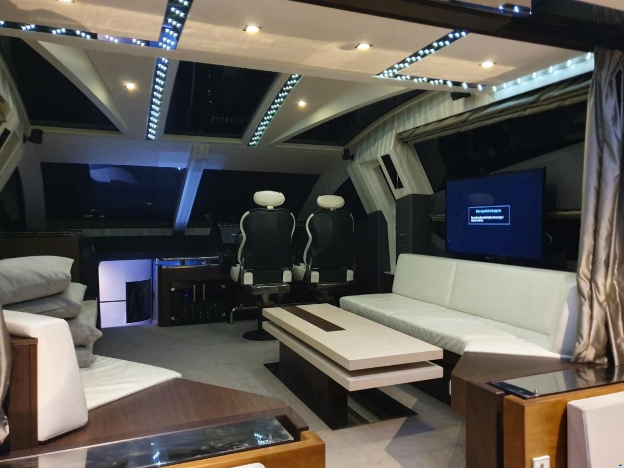 Galeon 700 Skydeck