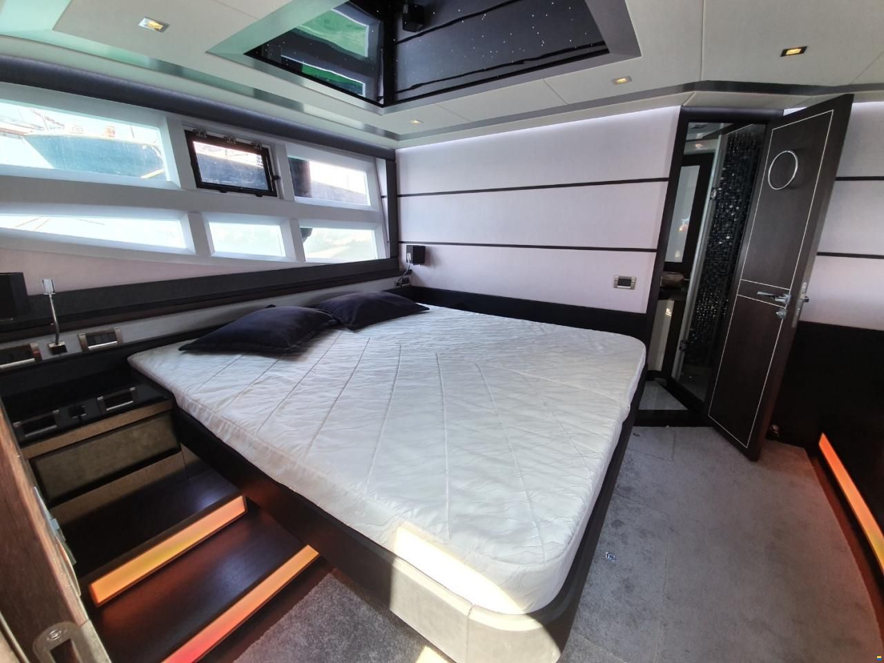 Galeon 700 Skydeck