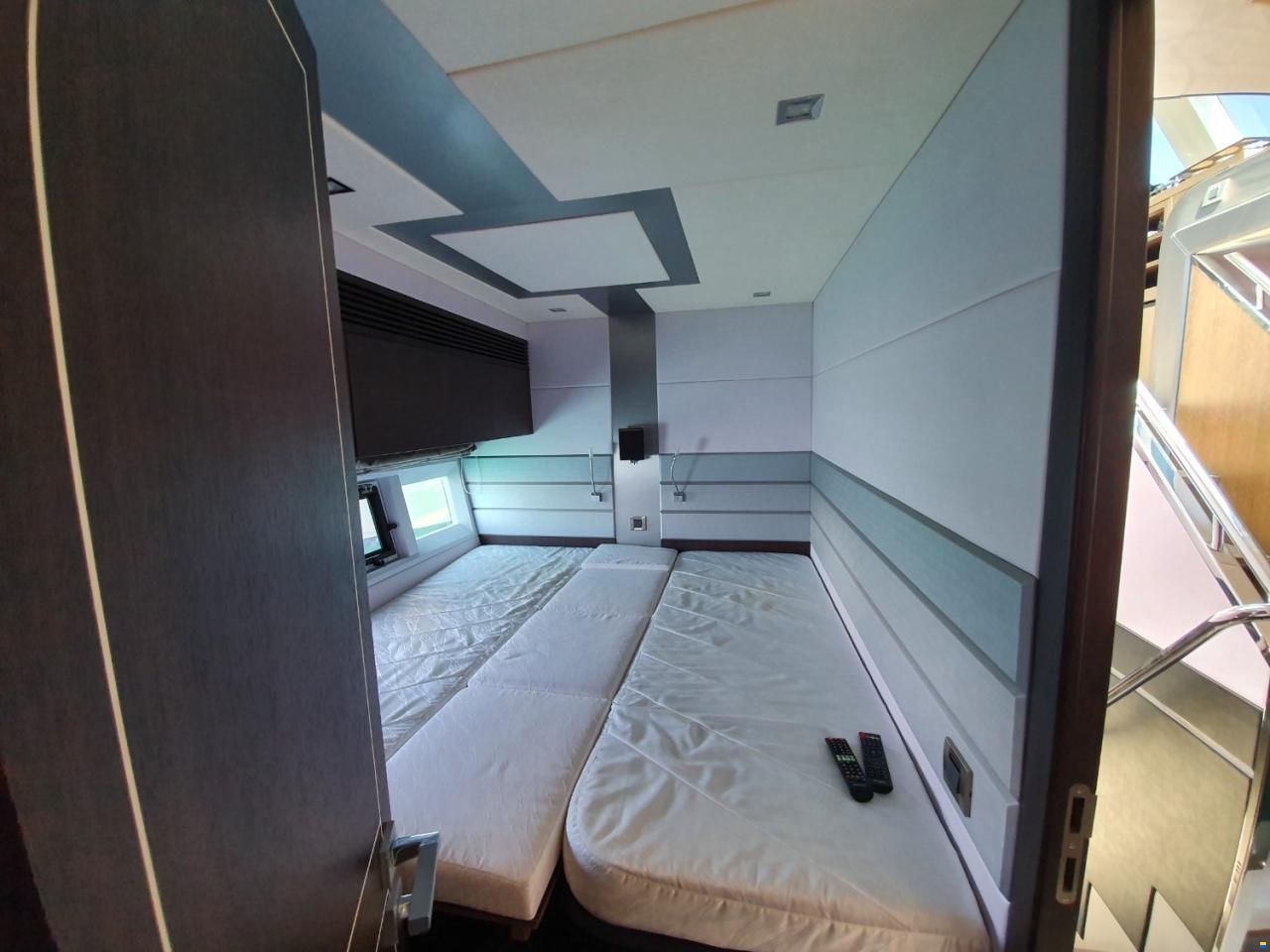 Galeon 700 Skydeck