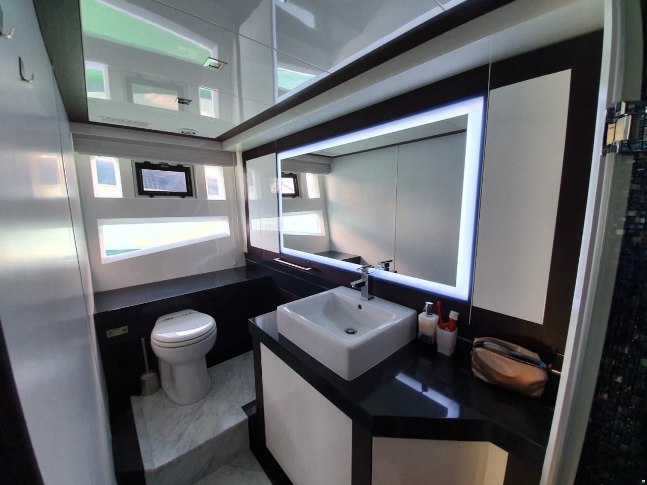 Galeon 700 Skydeck