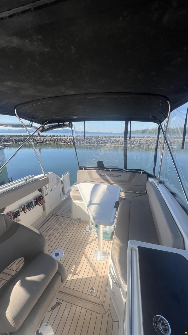 Quicksilver 805 Sundeck