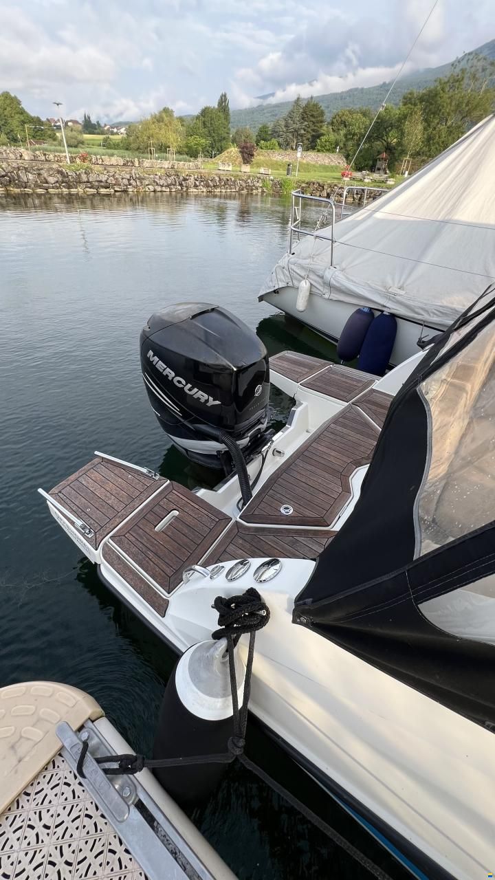 Quicksilver 805 Sundeck