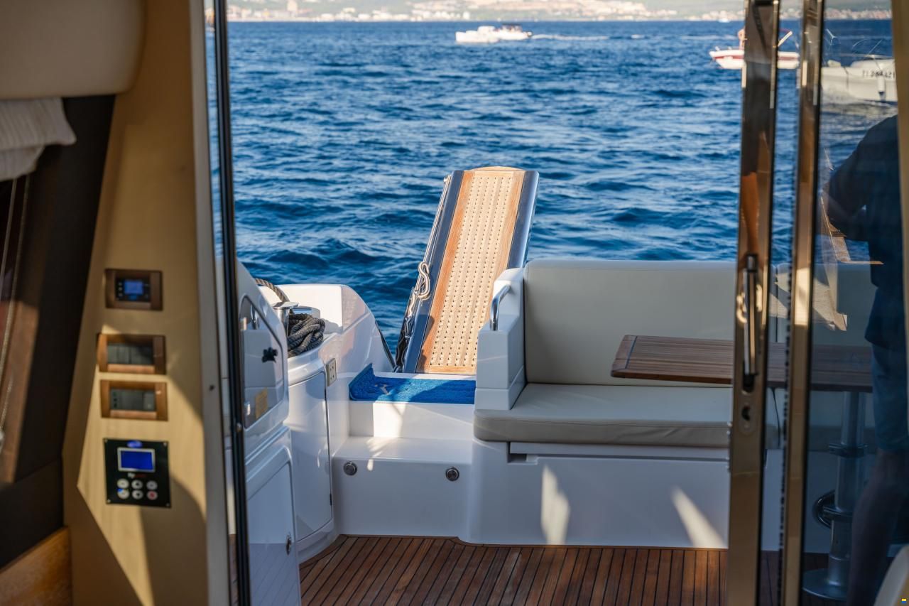 Azimut 60