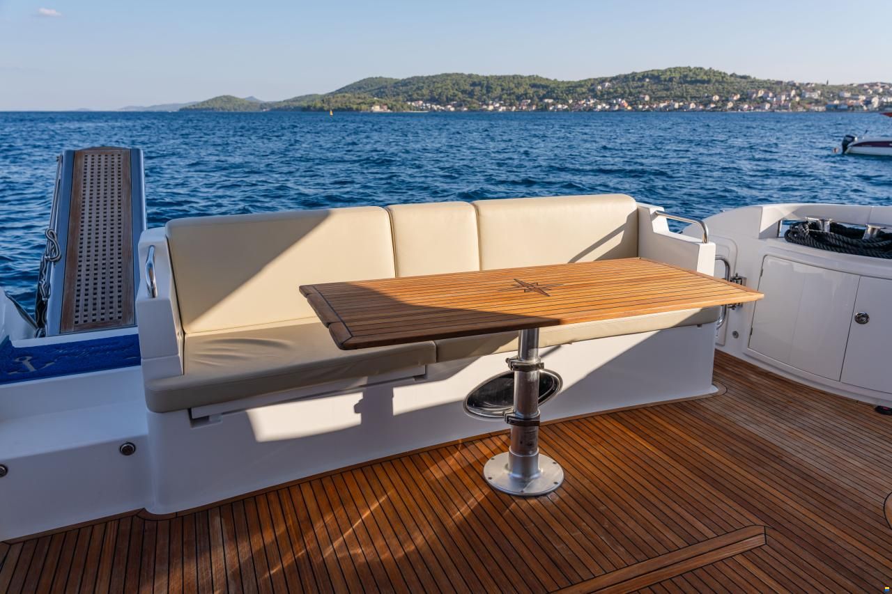 Azimut 60