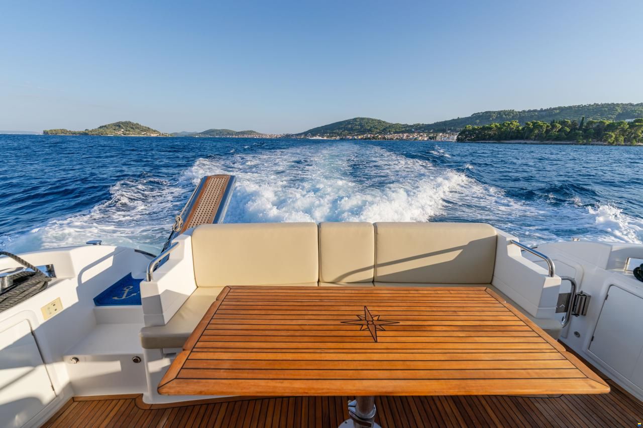 Azimut 60