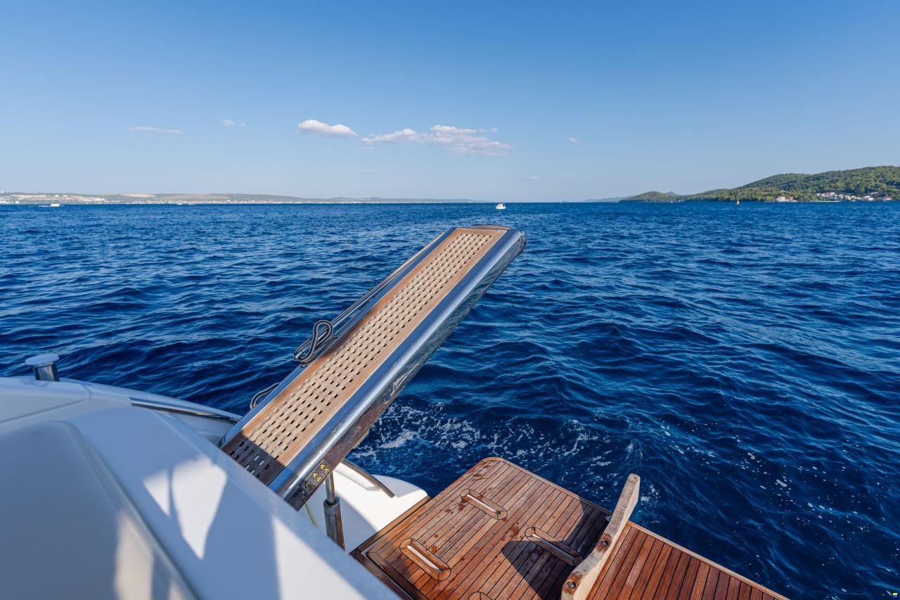 Azimut 60