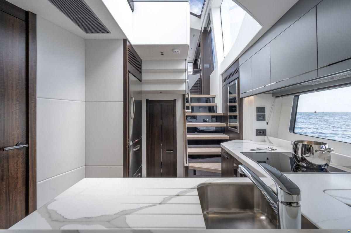 Sunseeker Predator 74 XPS