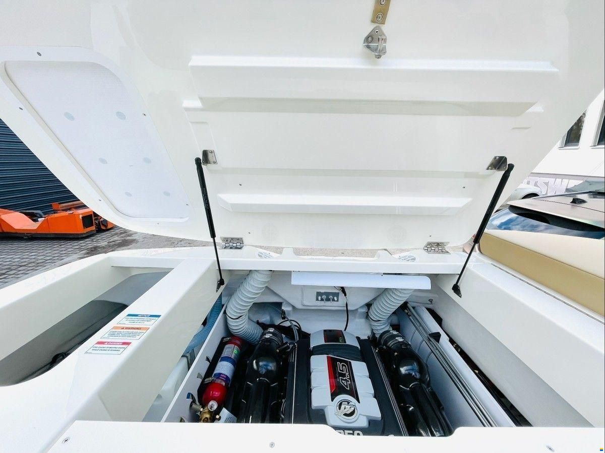 Sea Ray 230 SSE