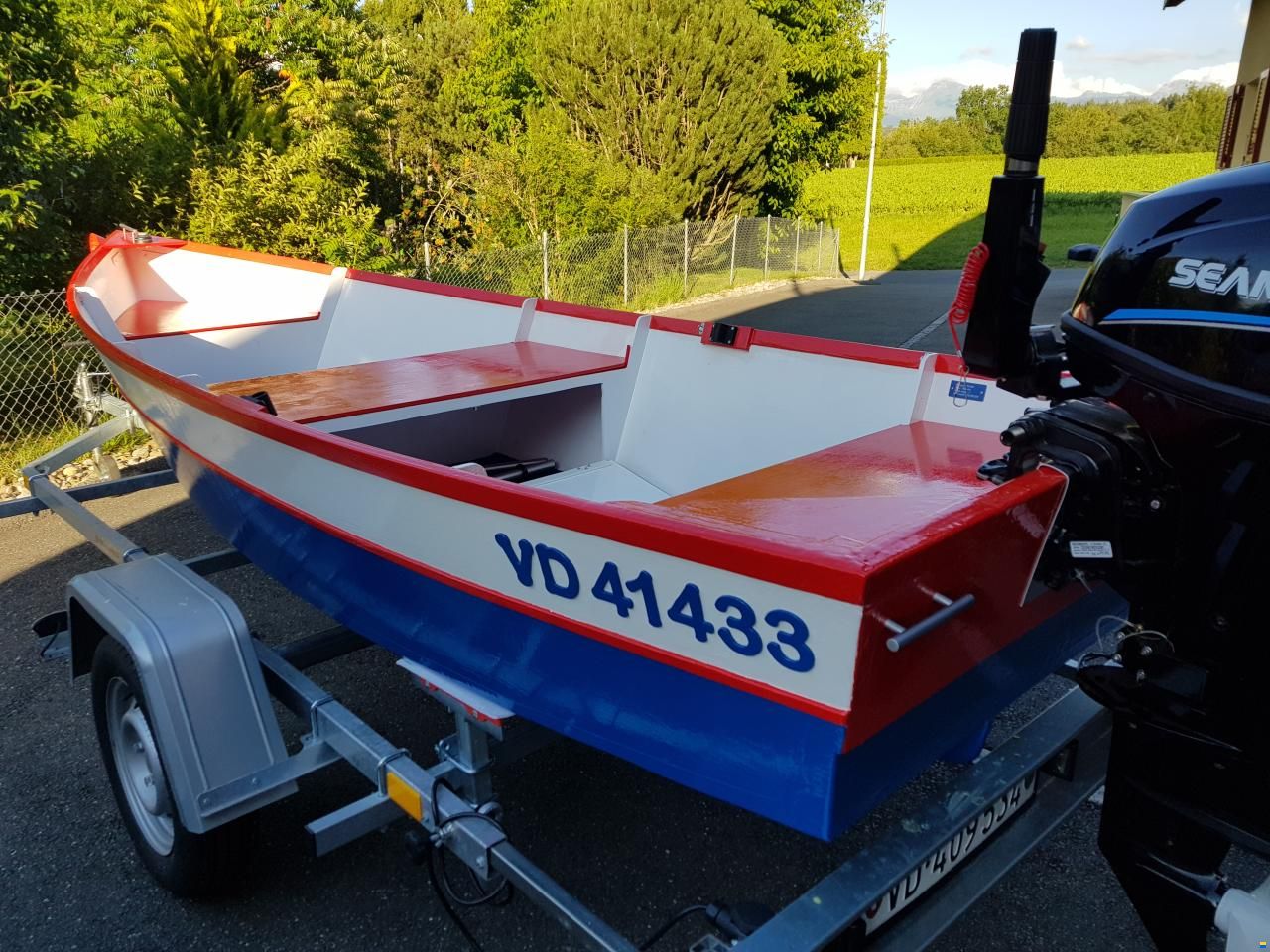 Petit bateau à moteur