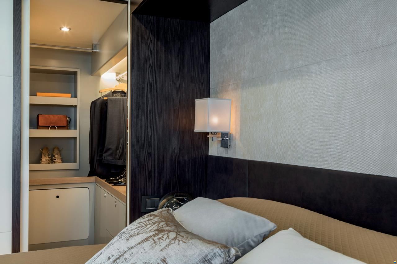 Absolute Navetta 48