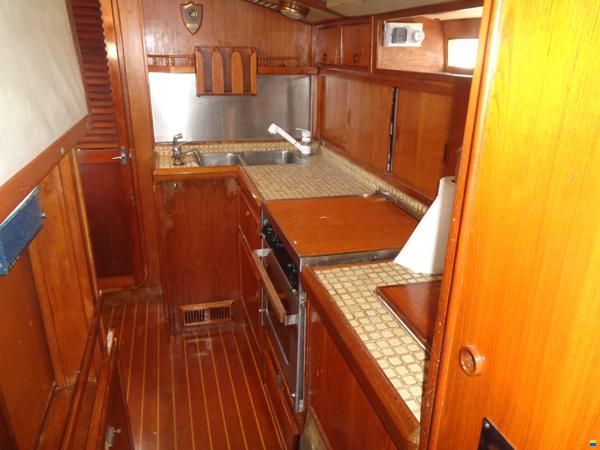 Oyster Marine 35 Extended