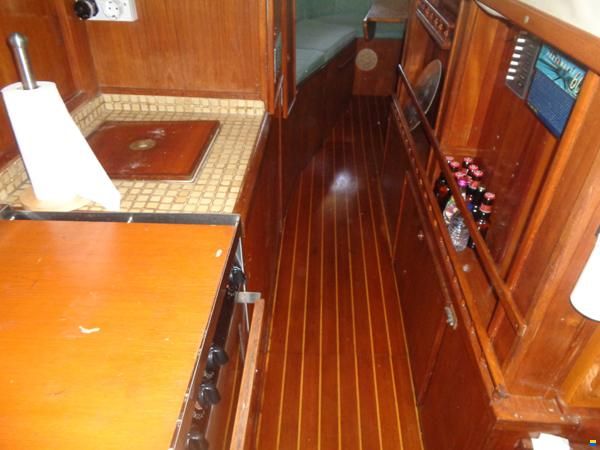 Oyster Marine 35 Extended