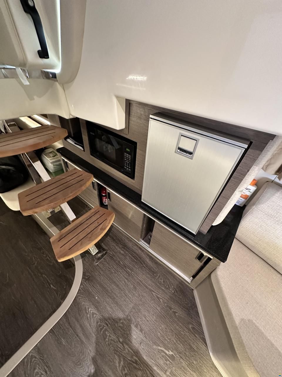 Sea Ray 320 Sundancer