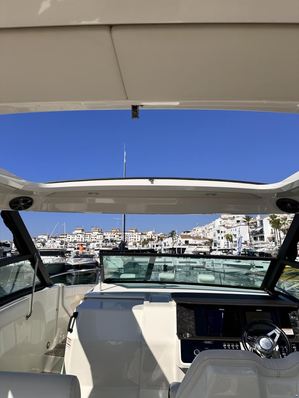 Sea Ray 320 Sundancer