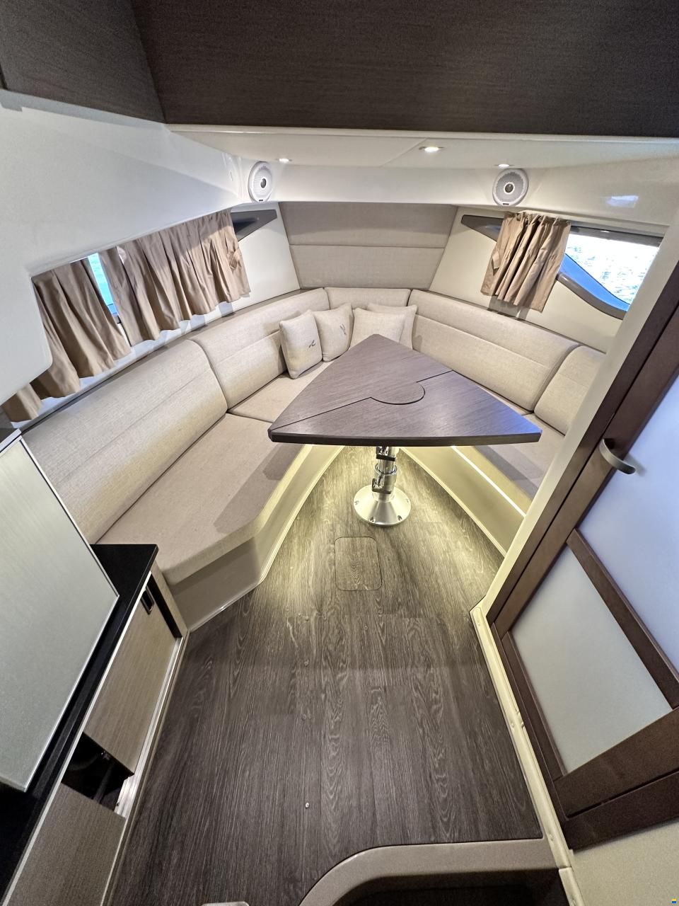 Sea Ray 320 Sundancer