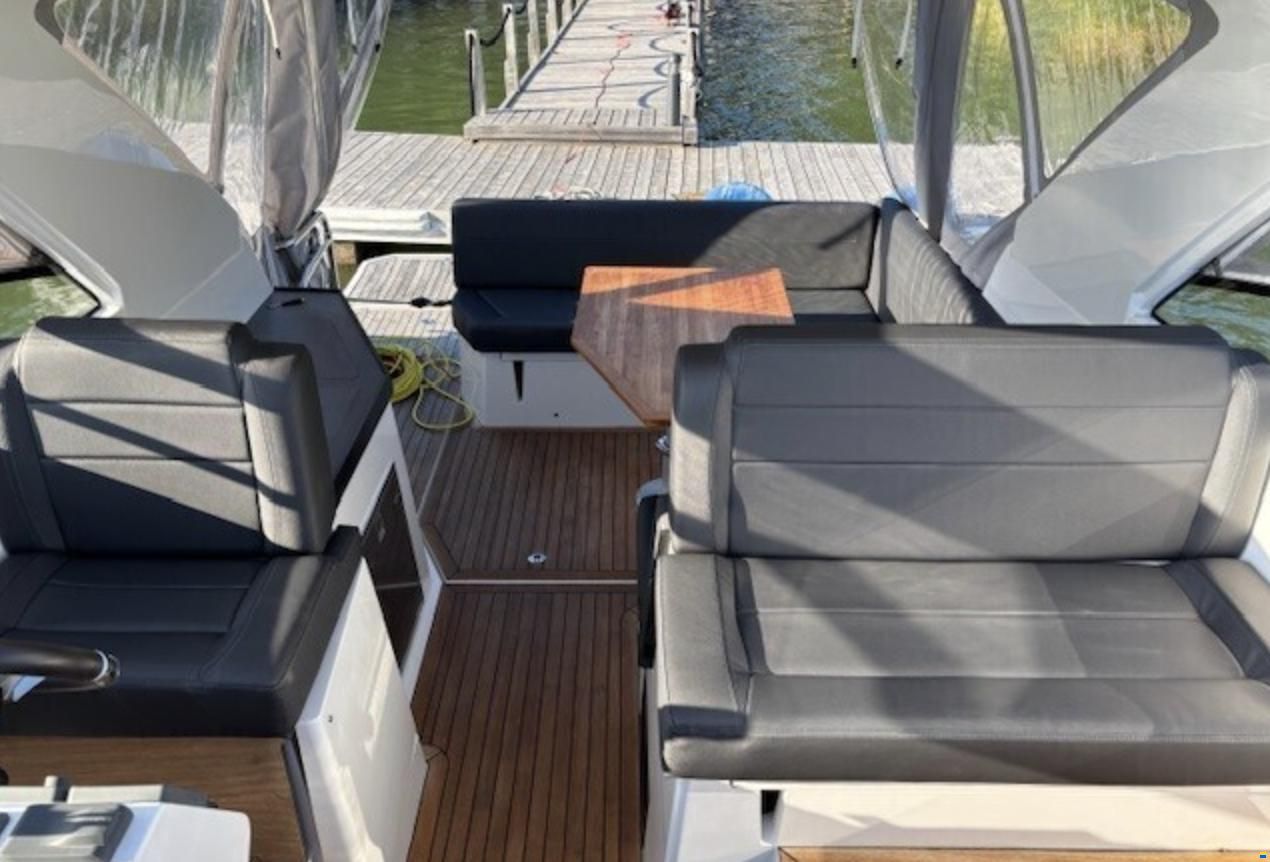 Sealine C330