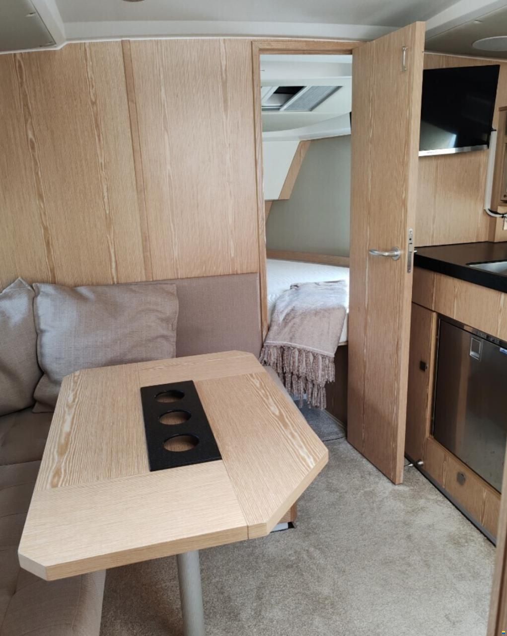 Sealine C330