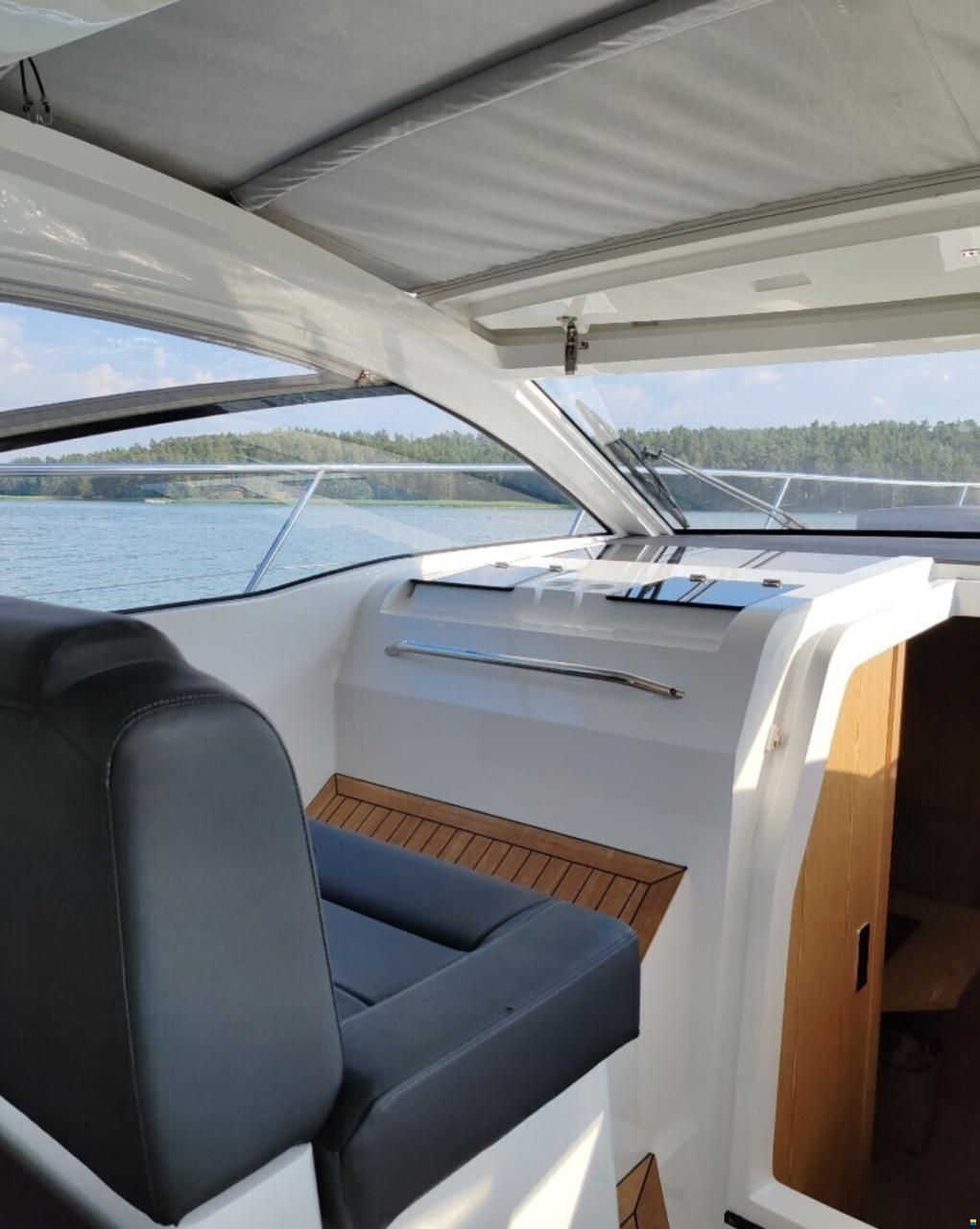 Sealine C330