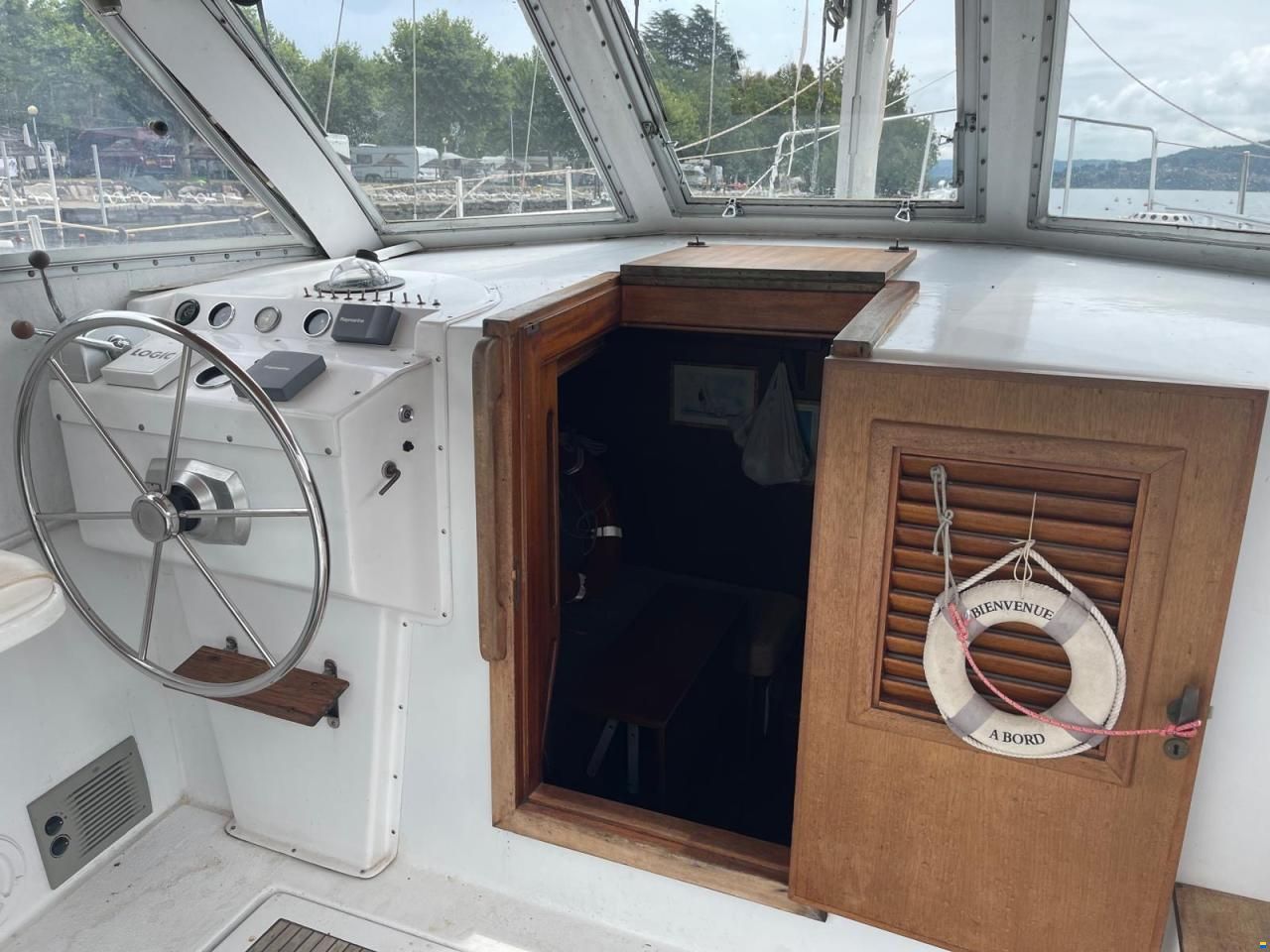Ferretti Altura 33