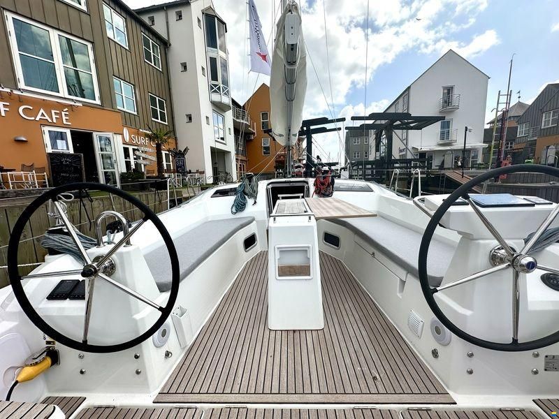 Beneteau Oceanis 37.1