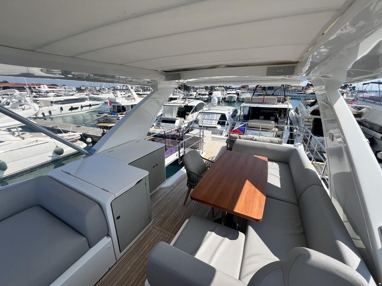 Azimut 60 fly