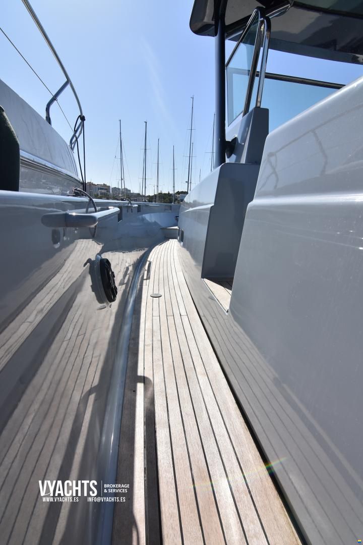 Custom Built Motor Yacht Center Console