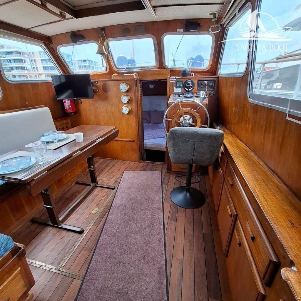 Gladstone Lyall & Co Aquila Queen Trawle