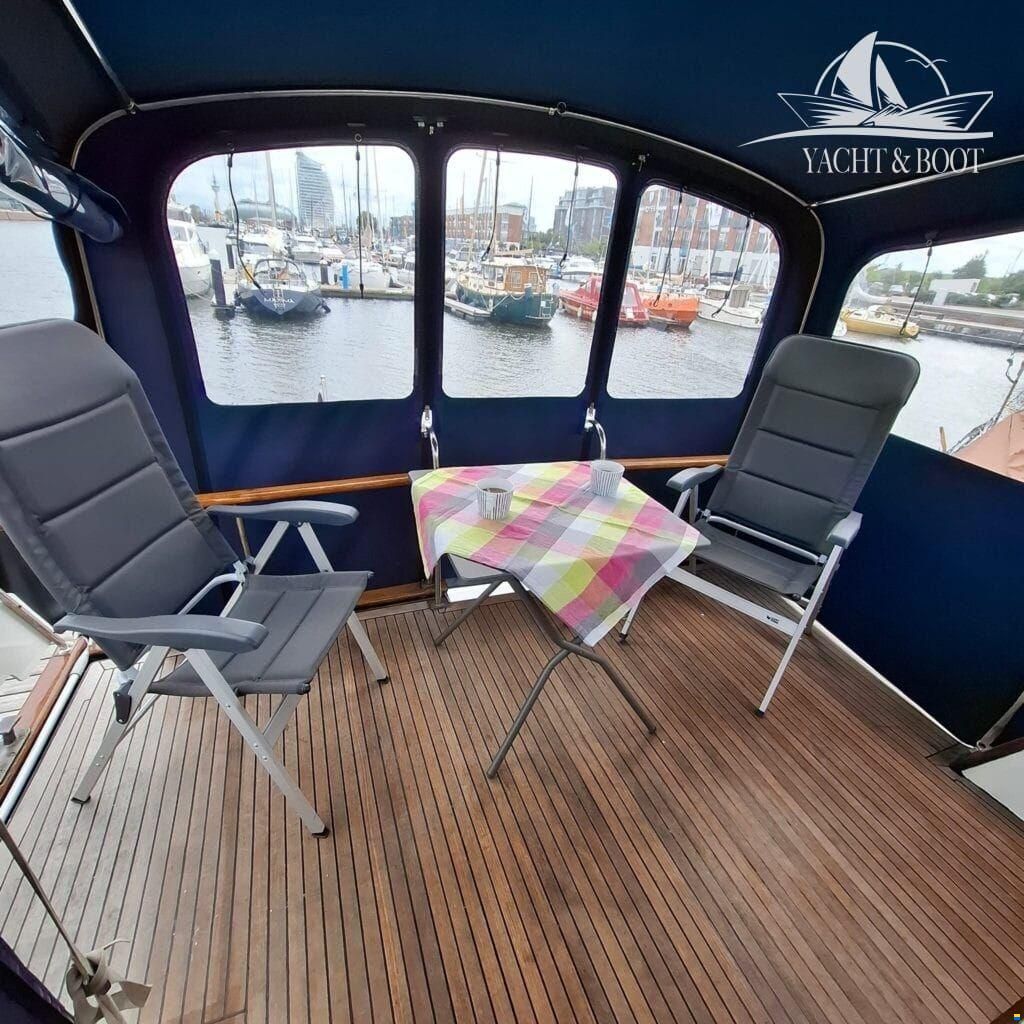Gladstone Lyall & Co Aquila Queen Trawle