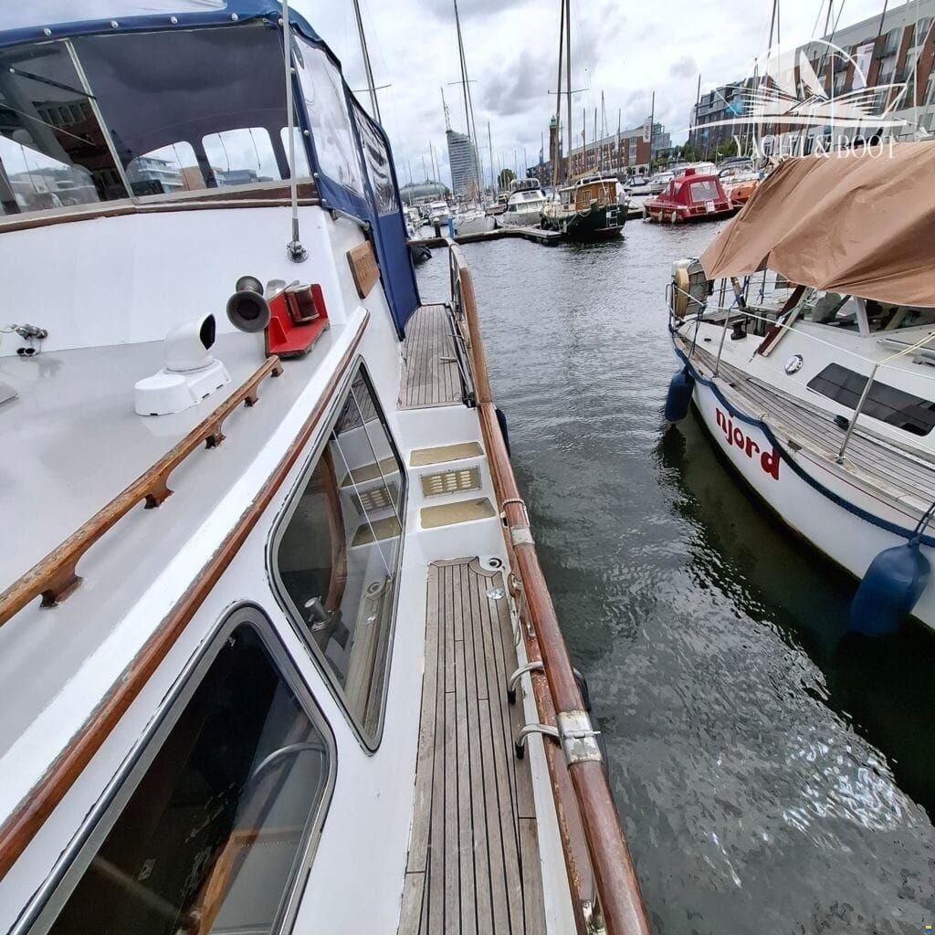 Gladstone Lyall & Co Aquila Queen Trawle