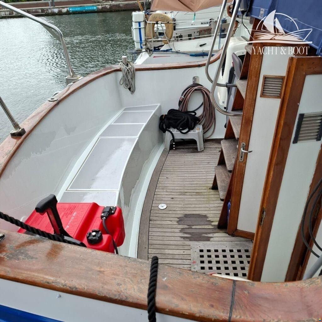 Gladstone Lyall & Co Aquila Queen Trawle