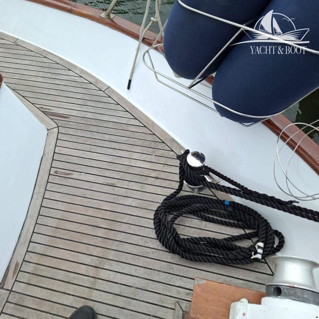Gladstone Lyall & Co Aquila Queen Trawle