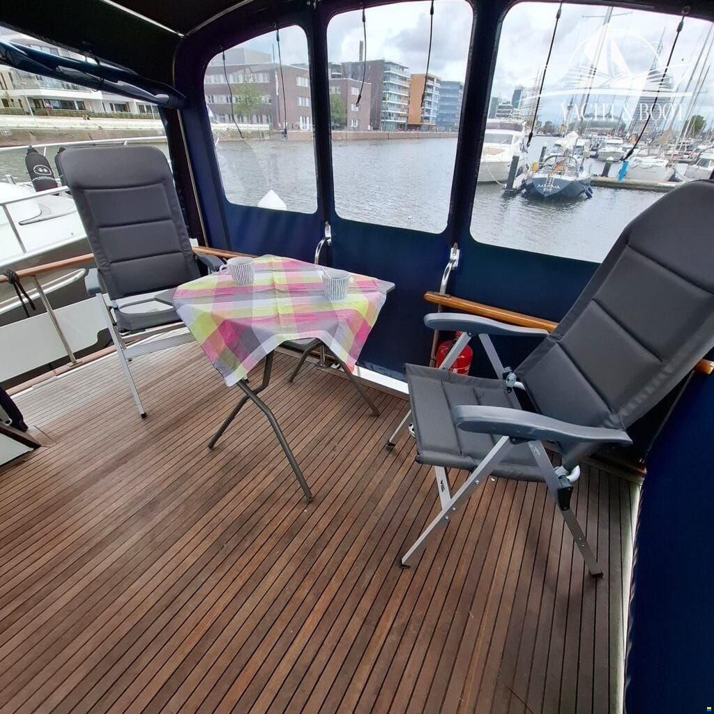 Gladstone Lyall & Co Aquila Queen Trawle